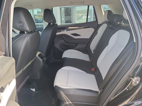 New 2025 Volkswagen Tiguan SE AWD/4WD image 16
