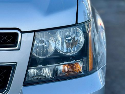 Used 2014 Chevrolet Suburban LT w/ Luxury Package image 28