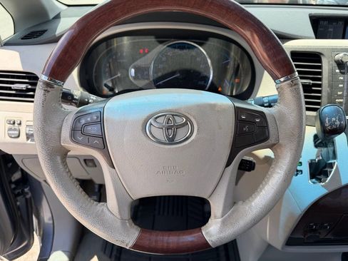 Used 2014 Toyota Sienna Limited w/ Limited Premium Package image 25