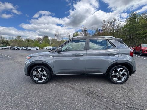 Used 2022 Hyundai Venue Limited FWD image 9