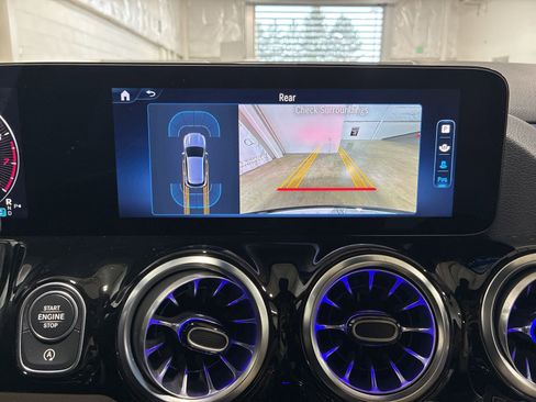 Used 2025 Mercedes-Benz GLA 250 4MATIC image 25