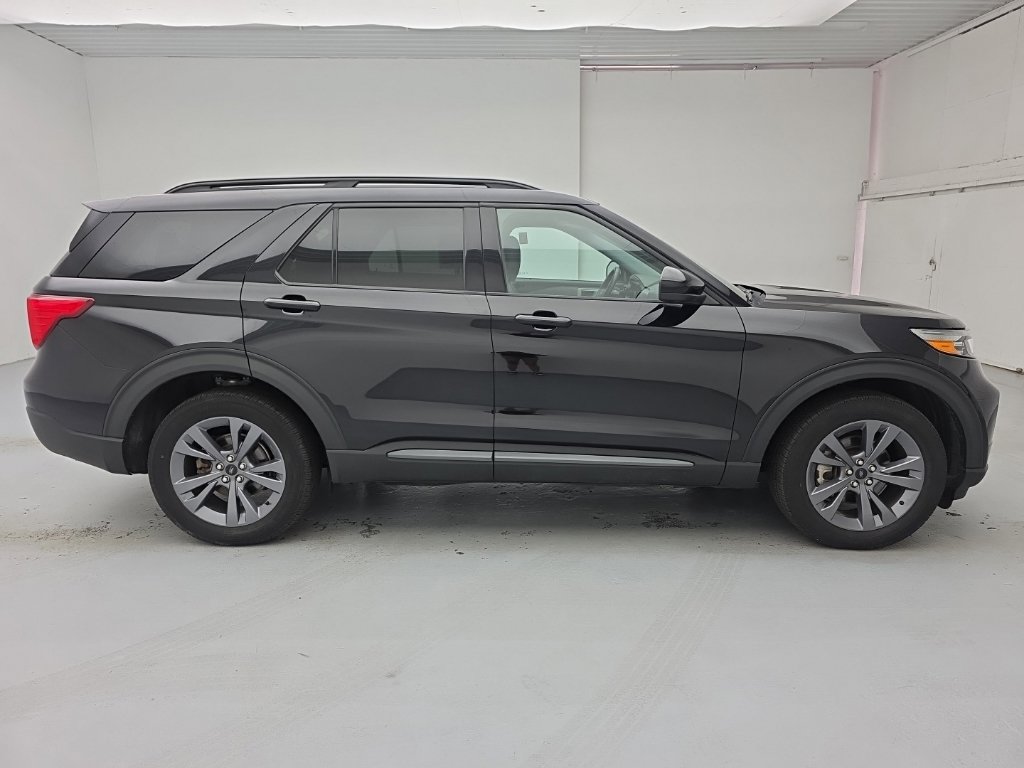 Used 2022 Ford Explorer XLT w/ Equipment Group 202A AWD/4WD image 12