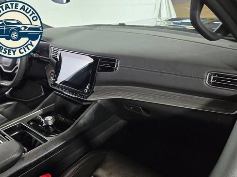 Used 2024 Jeep Wagoneer L Series II AWD/4WD image 43