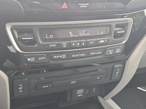 Used 2016 Honda Pilot Touring image 22