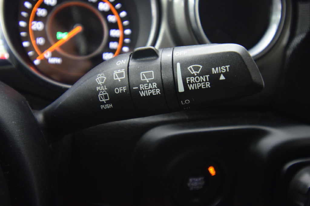 Used 2018 Jeep Wrangler Unlimited Sahara AWD/4WD image 30