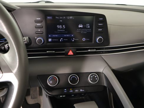 Used 2024 Hyundai Elantra SE FWD image 5