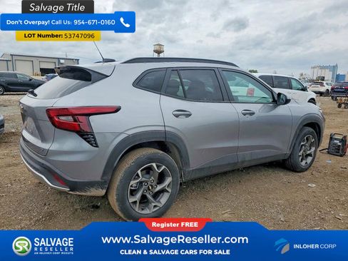Used 2026 Chevrolet Trax LT w/ Driver Confidence Package FWD image 4