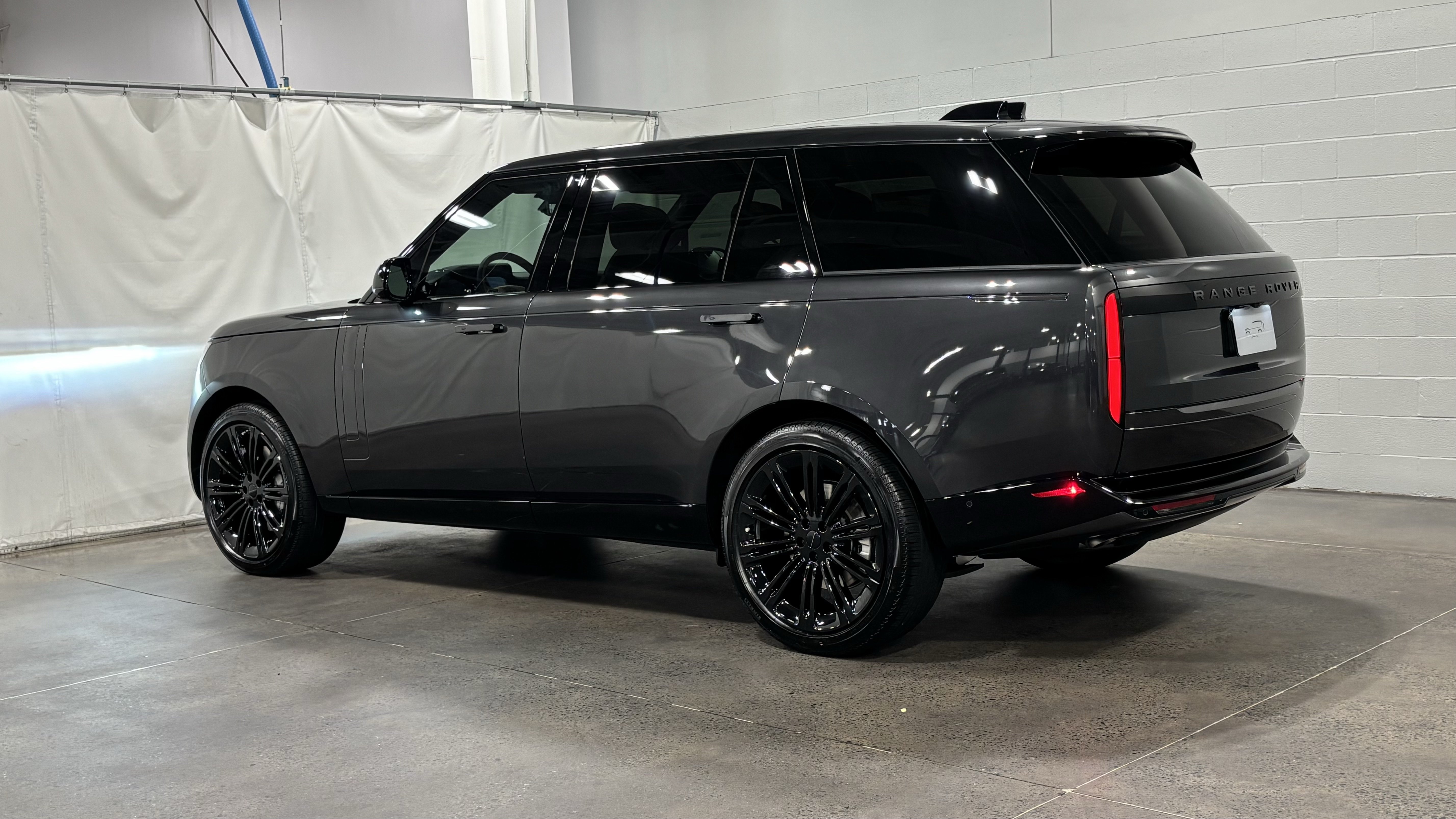 New 2026 Land Rover Range Rover Long Wheelbase SE AWD/4WD image 12