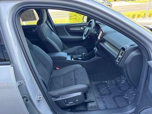Certified 2025 Volvo XC40 B5 Plus AWD/4WD image 15
