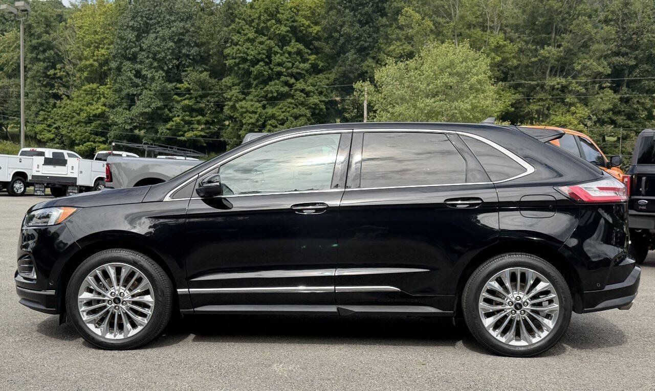 Used 2020 Ford Edge Titanium w/ Equipment Group 301A AWD/4WD image 2