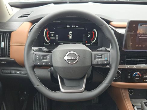 New 2026 Nissan Pathfinder Platinum FWD image 16