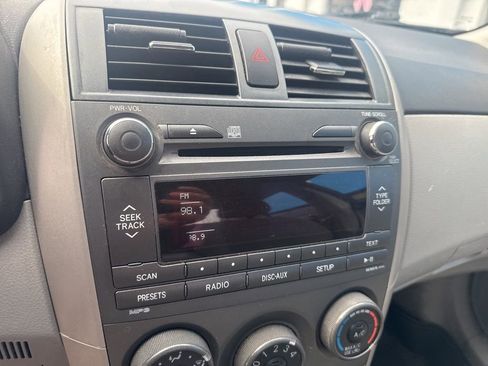 Used 2011 Toyota Corolla LE FWD image 24