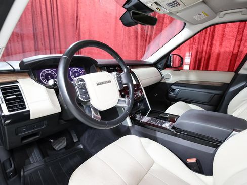 Used 2018 Land Rover Discovery HSE AWD/4WD image 11