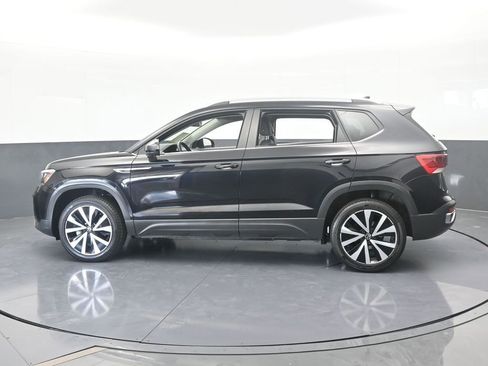 Used 2024 Volkswagen Taos SE image 3