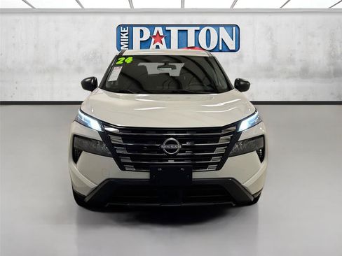 Used 2024 Nissan Rogue S AWD/4WD image 2