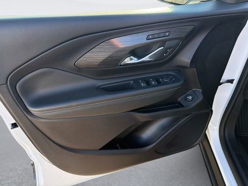 Used 2024 GMC Terrain SLT image 19