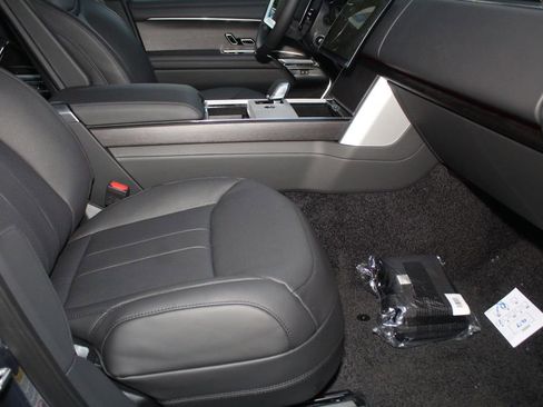 New 2026 Land Rover Range Rover SE AWD/4WD image 3