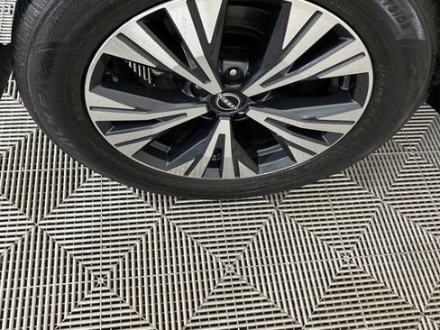 Used 2023 Nissan Rogue SV image 17