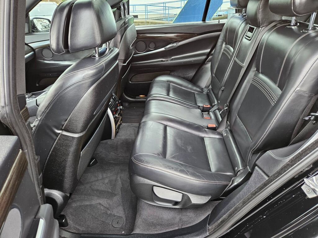 Used 2016 BMW 550i Gran Turismo xDrive w/ M Sport AWD/4WD image 14