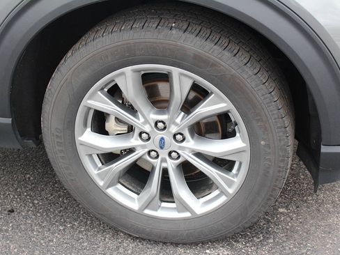 Used 2022 Ford Explorer XLT w/ Equipment Group 202A image 7