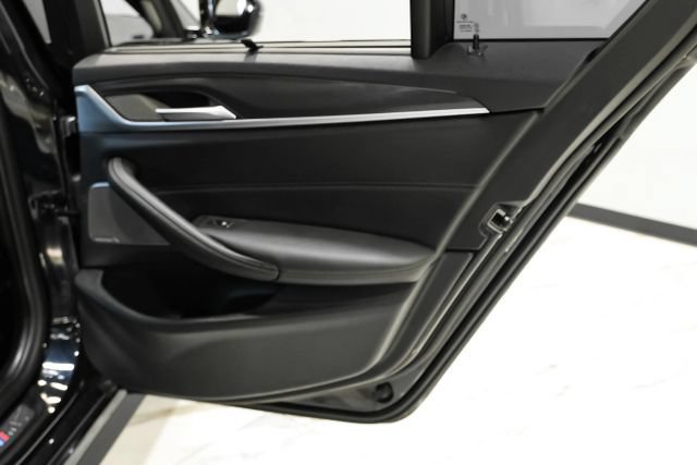 Used 2021 BMW 540i w/ M Sport Package RWD image 43