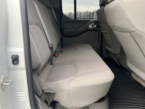 Used 2020 Nissan Frontier SV image 7