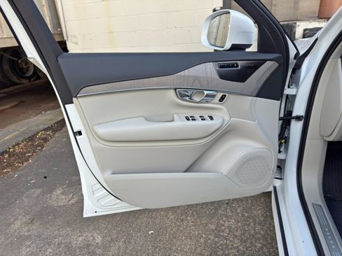 Used 2025 Volvo XC90 T8 Ultra w/ Protection Package Premier AWD/4WD image 47