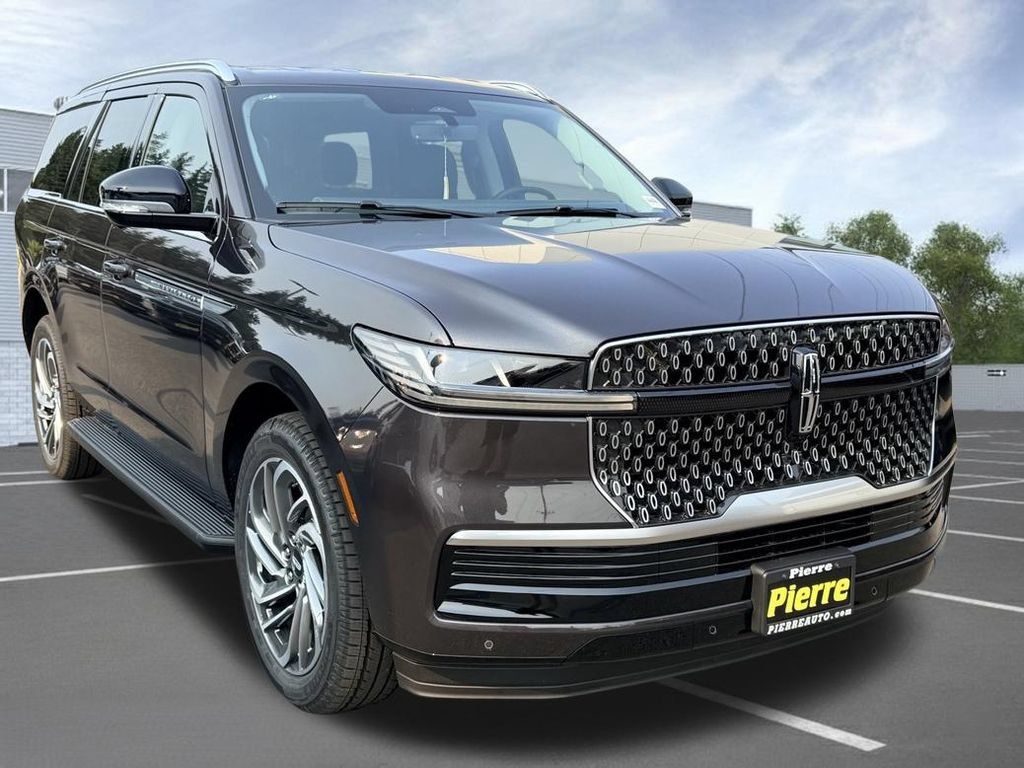 New 2027 Lincoln Navigator Premiere AWD/4WD image 2