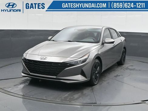 Certified 2022 Hyundai Elantra SEL w/ Preferred Accessory Package image 6