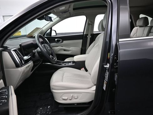 Used 2025 Kia Sorento S w/ Panoramic Sunroof Package FWD image 11