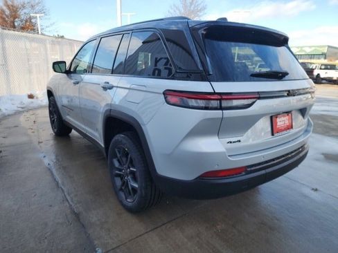 New 2025 Jeep Grand Cherokee Limited image 23