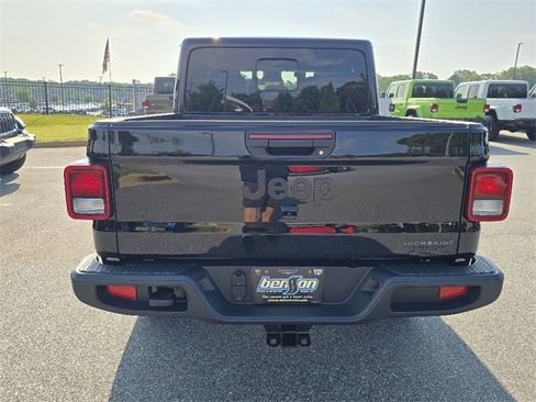 New 2025 Jeep Gladiator Sport image 14