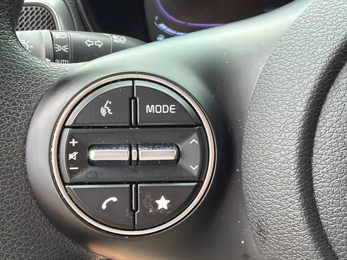 Used 2025 Kia Soul LX w/ LX Technology Package FWD image 24