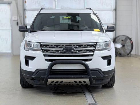 Used 2018 Ford Explorer FWD image 2