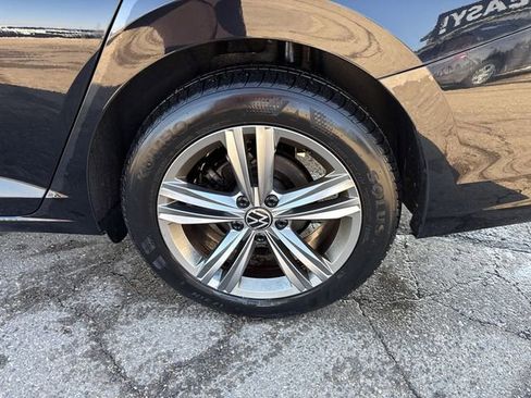 Used 2024 Volkswagen Jetta SE FWD image 16
