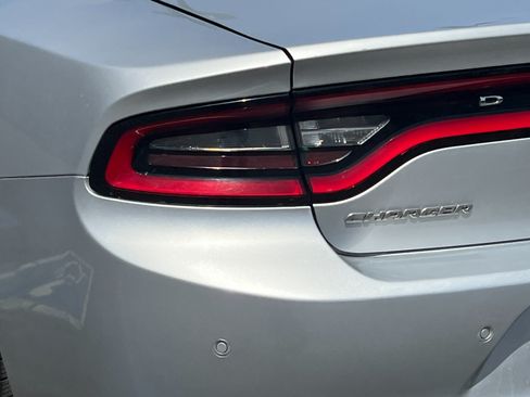 Used 2019 Dodge Charger SXT RWD image 26