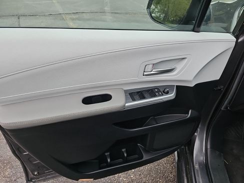 Used 2025 Toyota Sienna XLE FWD image 21