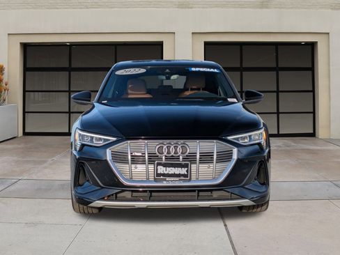 Used 2022 Audi e-tron Premium w/ Interior Protection Package image 6