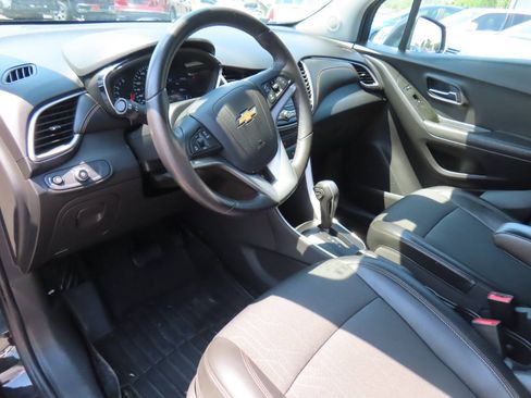 Used 2019 Chevrolet Trax LT w/ LT Convenience Package AWD/4WD image 11