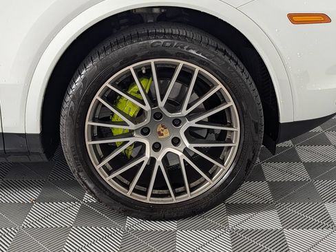 Certified 2023 Porsche Cayenne Platinum Edition AWD/4WD image 14