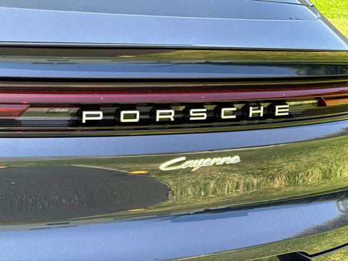 Certified 2024 Porsche Cayenne Coupe AWD/4WD image 31