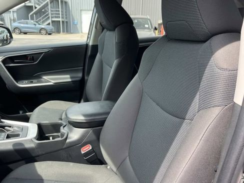 Used 2024 Toyota RAV4 LE AWD/4WD image 32