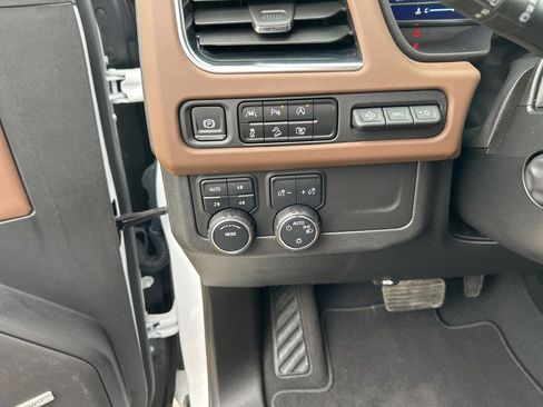 Used 2024 Chevrolet Suburban High Country image 10