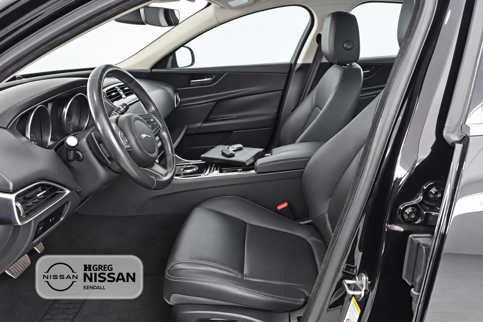 Used 2019 Jaguar XE RWD image 7