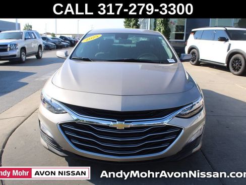 Used 2025 Chevrolet Malibu LT FWD image 2
