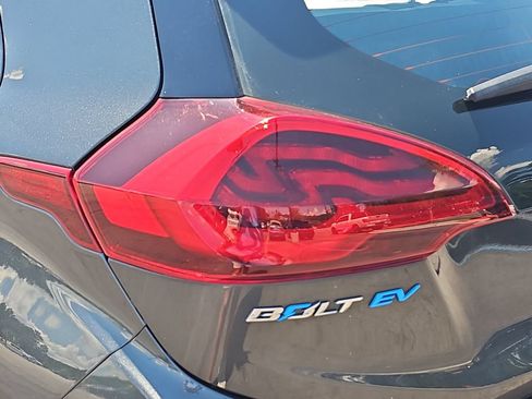 Used 2020 Chevrolet Bolt LT FWD image 32