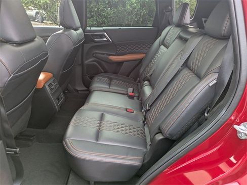 Used 2023 Mitsubishi Outlander SE image 28