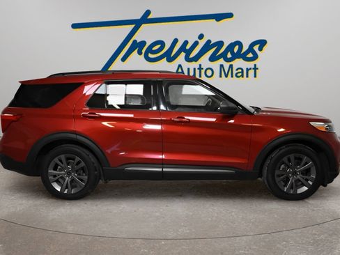 Used 2021 Ford Explorer XLT w/ Equipment Group 202A RWD image 5