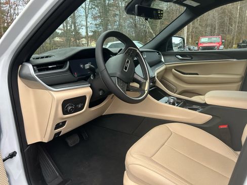 New 2025 Jeep Grand Cherokee Limited w/ Luxury Tech Group II image 21