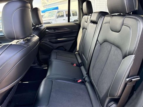 New 2024 Jeep Grand Cherokee Altitude image 16